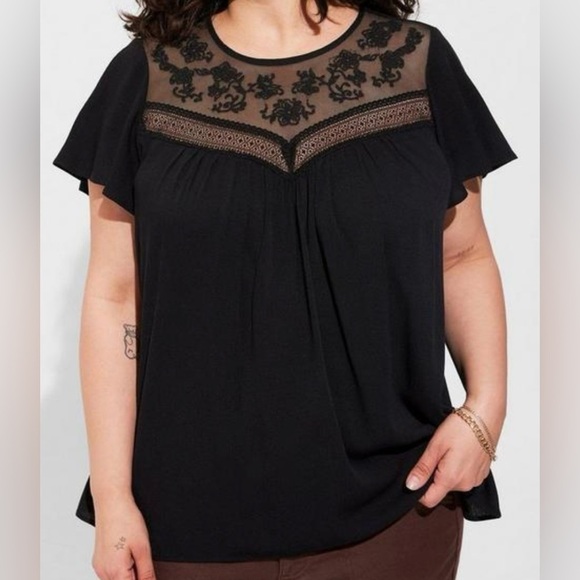 NWOT TORRID Women’s Plus Size Crinkle Gauze Flutter
Sleeve Lace Mix Top Size 3X - Picture 1 of 7
